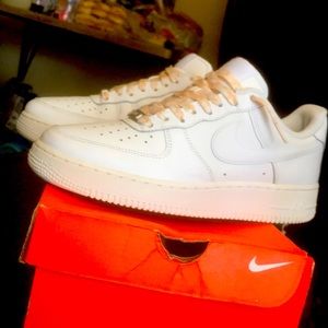 NIKE AIR FORCE 1s sneaker